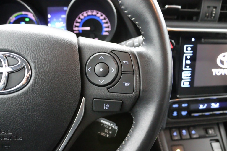 Toyota Auris - 1.8 Hybrid Executive 18