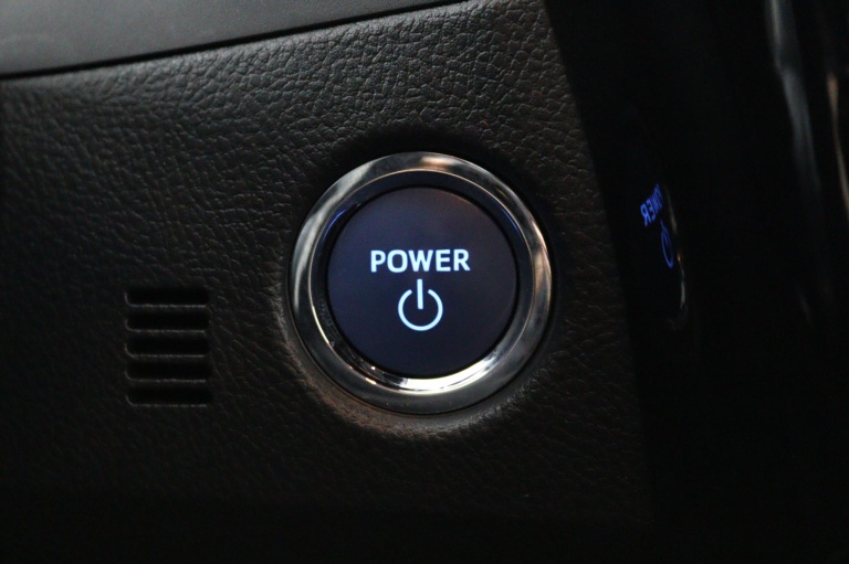 Toyota Auris - 1.8 Hybrid Executive 19