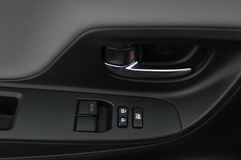 Toyota Yaris - 1.3 VVT-i Aspiration 29