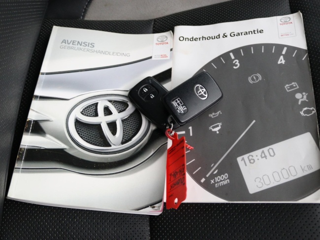 Toyota Avensis Touring Sports - 1.8 VVT-i SkyView Edition