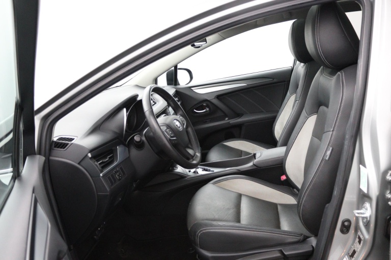 Toyota Avensis Touring Sports - 1.8 VVT-i SkyView Edition 17