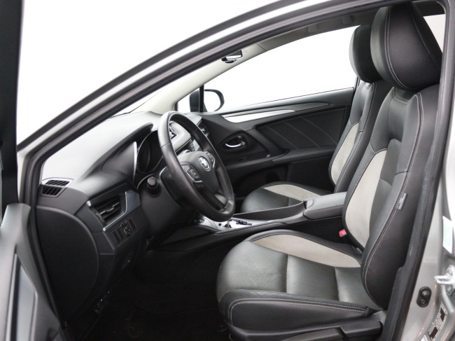 Toyota Avensis Touring Sports - 1.8 VVT-i SkyView Edition