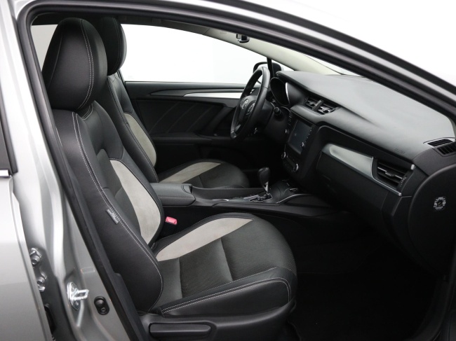 Toyota Avensis Touring Sports - 1.8 VVT-i SkyView Edition