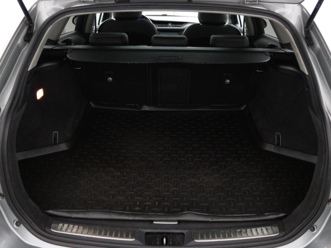 Toyota Avensis Touring Sports - 1.8 VVT-i SkyView Edition