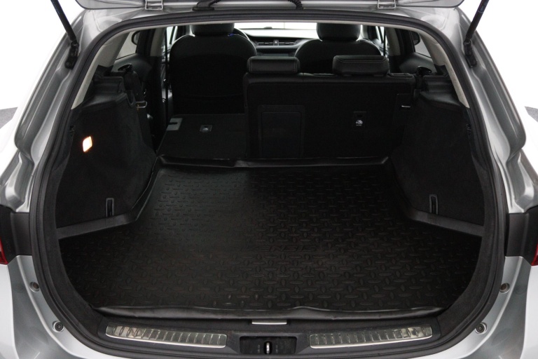 Toyota Avensis Touring Sports - 1.8 VVT-i SkyView Edition 24