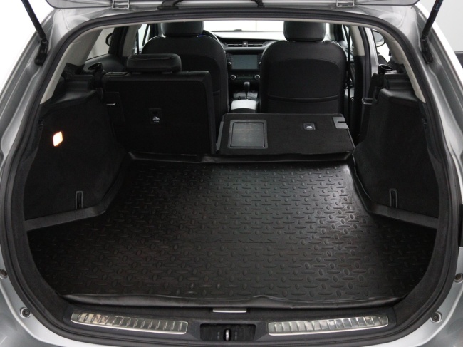 Toyota Avensis Touring Sports - 1.8 VVT-i SkyView Edition