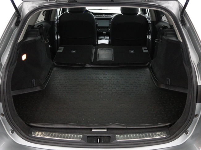 Toyota Avensis Touring Sports - 1.8 VVT-i SkyView Edition