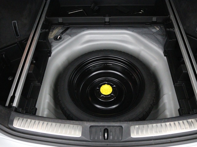 Toyota Avensis Touring Sports - 1.8 VVT-i SkyView Edition