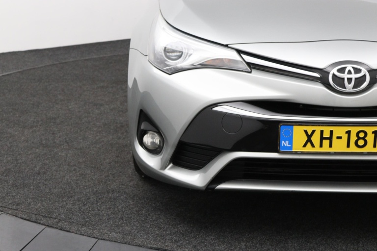 Toyota Avensis Touring Sports - 1.8 VVT-i SkyView Edition 37