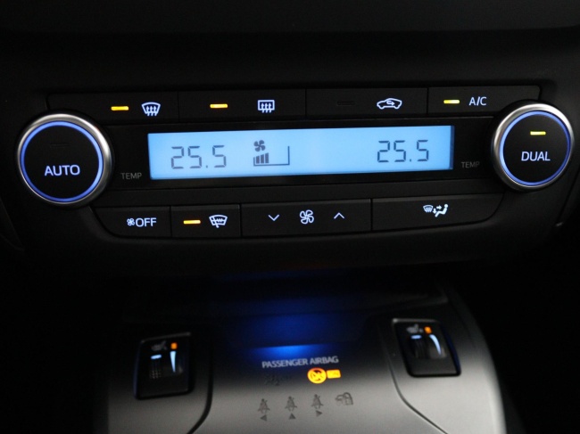 Toyota Avensis Touring Sports - 1.8 VVT-i SkyView Edition