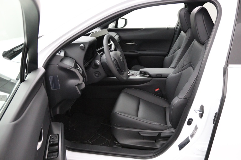 Lexus UX - 300h 35th Edition 17