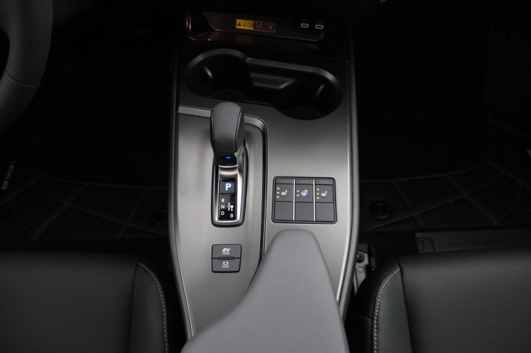 Lexus UX - 300h 35th Edition 26