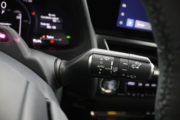 Lexus UX - 300h 35th Edition 32