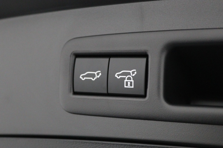 Lexus UX - 300h 35th Edition 42