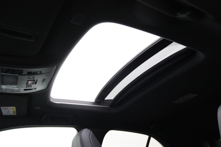 Lexus UX - 300h 35th Edition 43