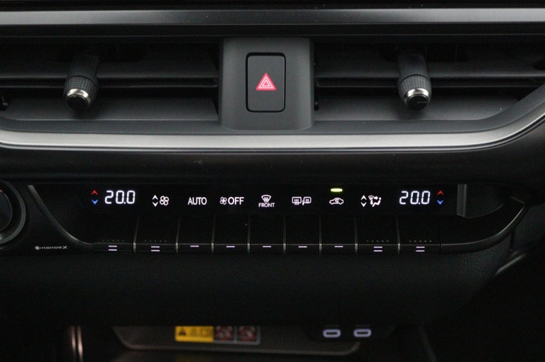 Lexus UX - 300h 35th Edition 7