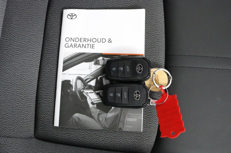 Toyota Corolla Cross - 2.0 High Power Hybrid First Edition 11