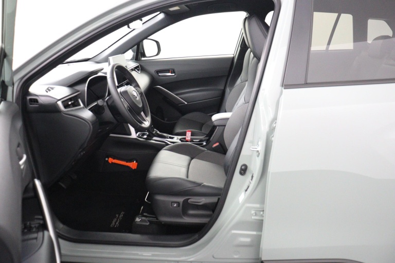 Toyota Corolla Cross - 2.0 High Power Hybrid First Edition 17