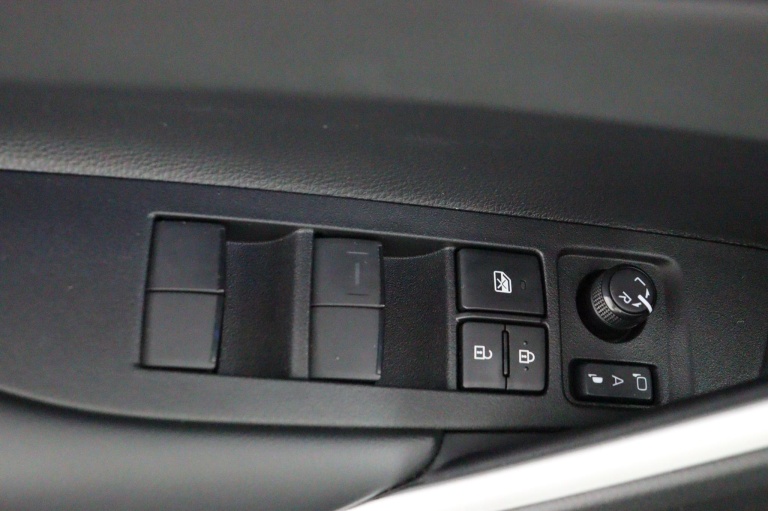 Toyota Corolla Cross - 2.0 High Power Hybrid First Edition 29