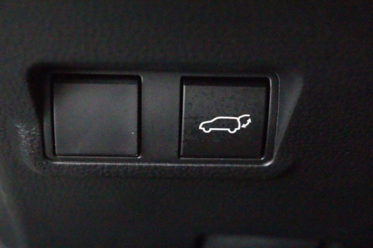 Toyota Corolla Cross - 2.0 High Power Hybrid First Edition 31