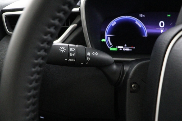 Toyota Corolla Cross - 2.0 High Power Hybrid First Edition 32