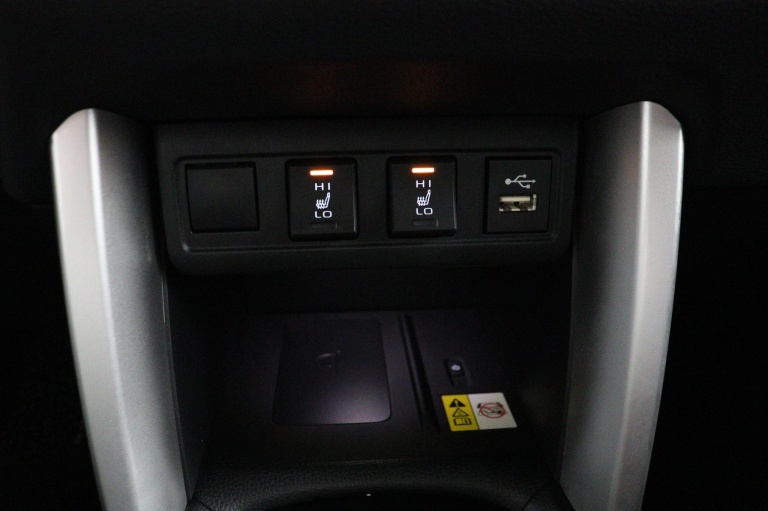 Toyota Corolla Cross - 2.0 High Power Hybrid First Edition 42