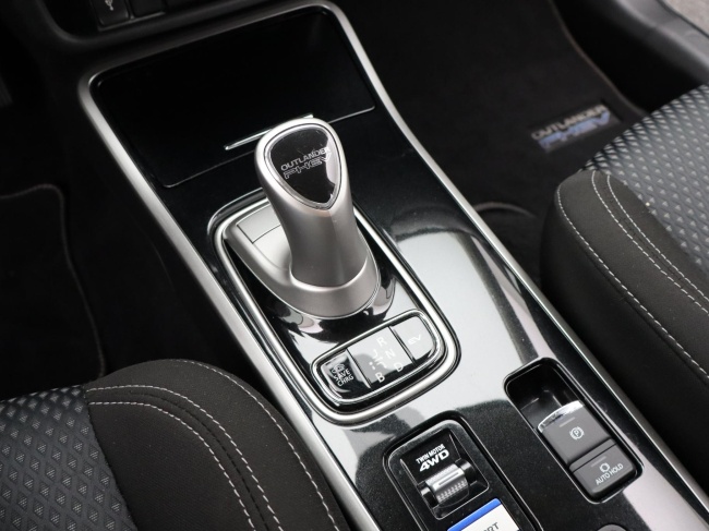 Mitsubishi Outlander - 2.4 PHEV Pure