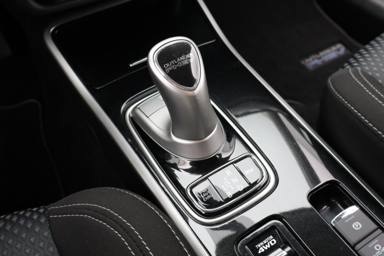 Mitsubishi Outlander - 2.4 PHEV Pure 21