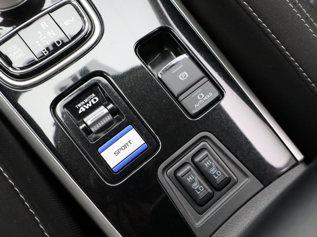 Mitsubishi Outlander - 2.4 PHEV Pure