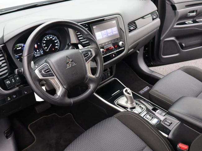 Mitsubishi Outlander - 2.4 PHEV Pure