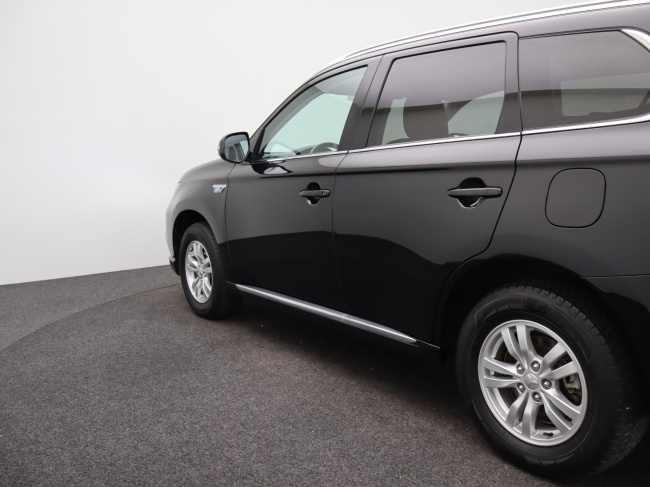 Mitsubishi Outlander - 2.4 PHEV Pure