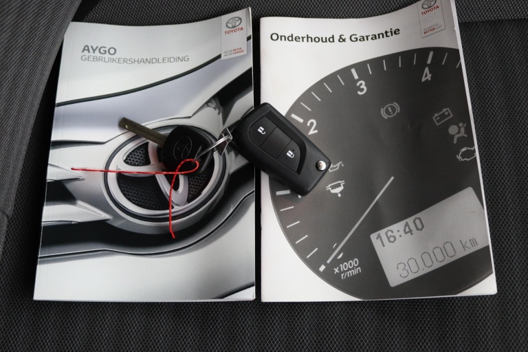 Toyota Aygo - 1.0 VVT-i x-play limited 11