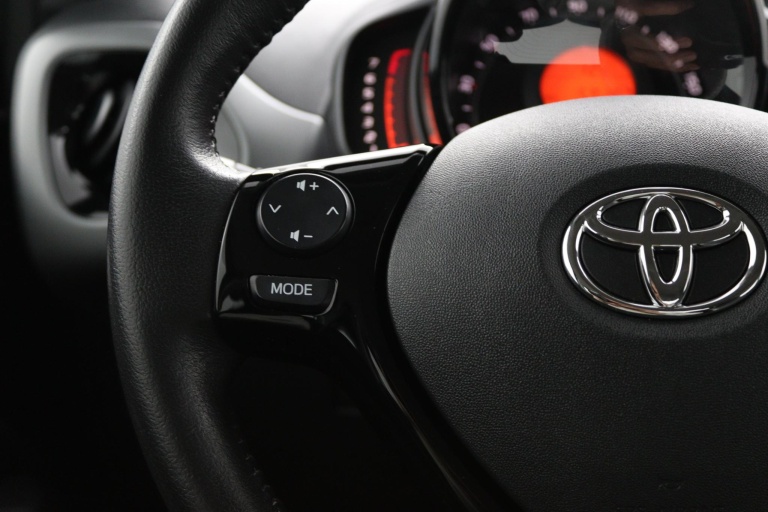 Toyota Aygo - 1.0 VVT-i x-play limited 19