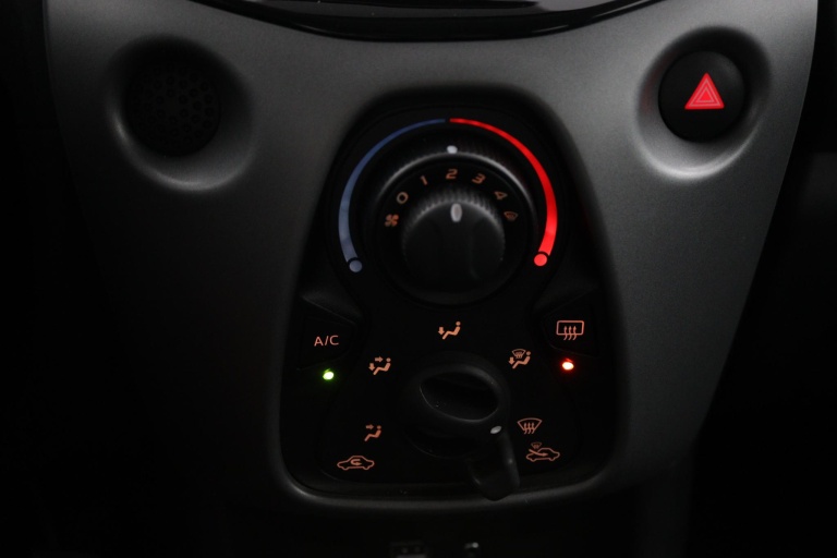 Toyota Aygo - 1.0 VVT-i x-play limited 7