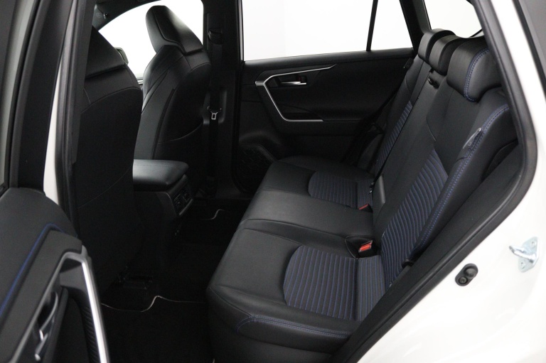 Toyota RAV4 - 2.5 Hybrid Bi-Tone 18