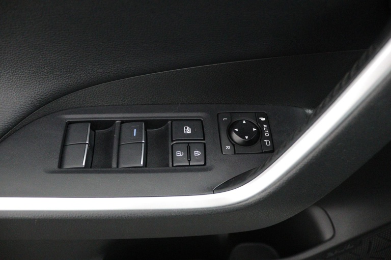 Toyota RAV4 - 2.5 Hybrid Bi-Tone 27