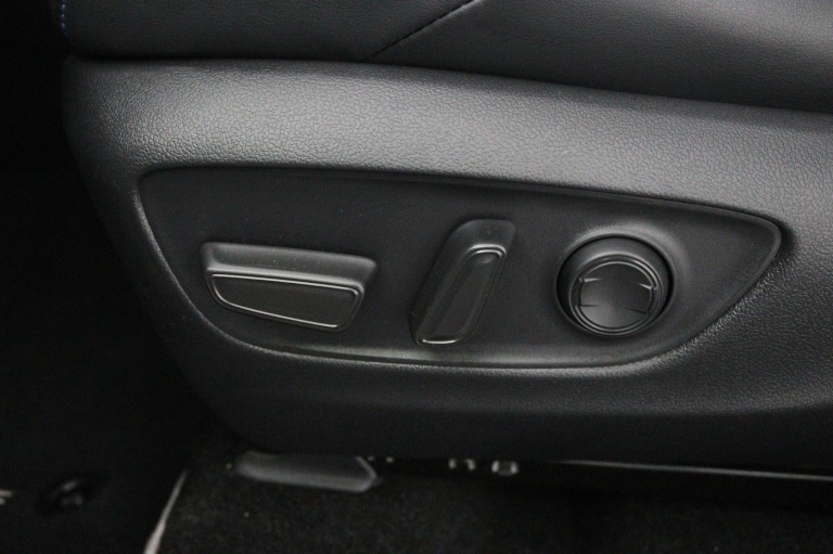 Toyota RAV4 - 2.5 Hybrid Bi-Tone 36