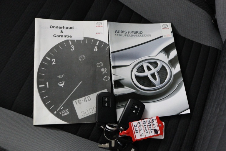 Toyota Auris - 1.8 Hybrid Dynamic 11