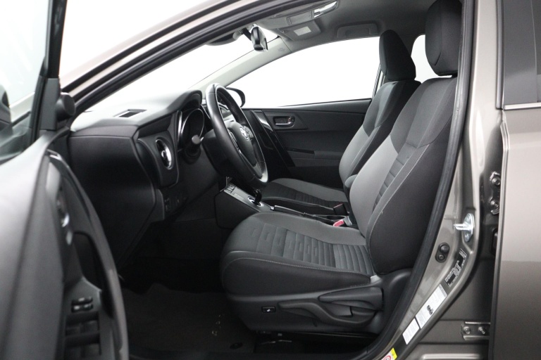 Toyota Auris - 1.8 Hybrid Dynamic 17