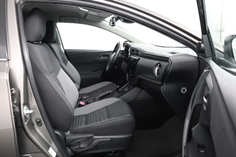 Toyota Auris - 1.8 Hybrid Dynamic 22