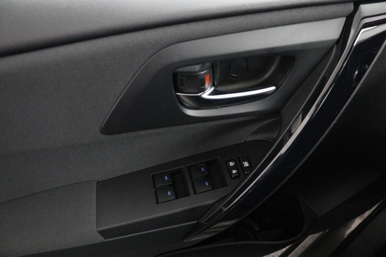 Toyota Auris - 1.8 Hybrid Dynamic 28