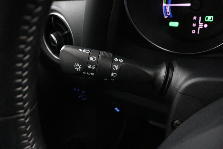 Toyota Auris - 1.8 Hybrid Dynamic 30