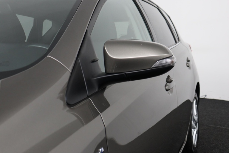 Toyota Auris - 1.8 Hybrid Dynamic 38