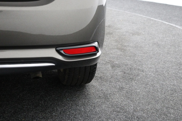 Toyota Auris - 1.8 Hybrid Dynamic 42