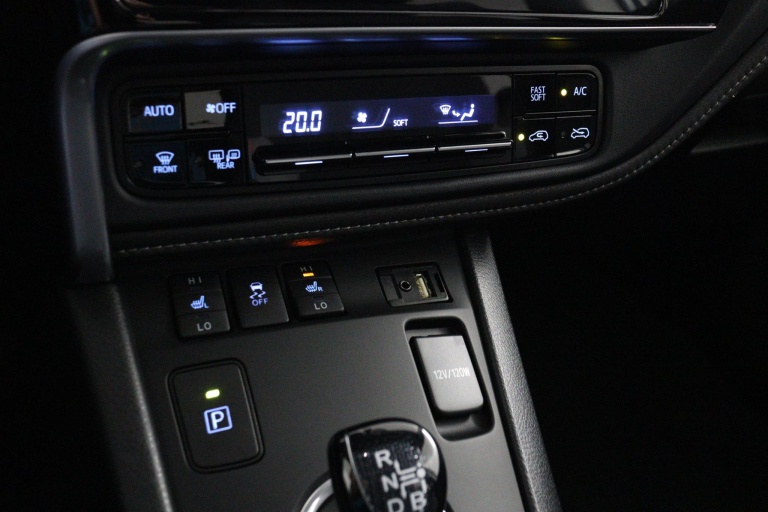 Toyota Auris - 1.8 Hybrid Dynamic 7