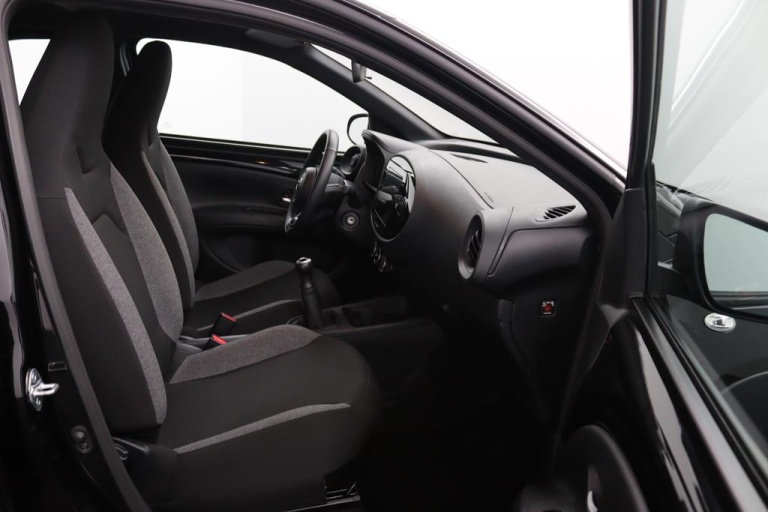 Toyota Aygo X - 1.0 VVT-i MT Play 10