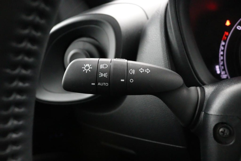 Toyota Aygo X - 1.0 VVT-i MT Play 20