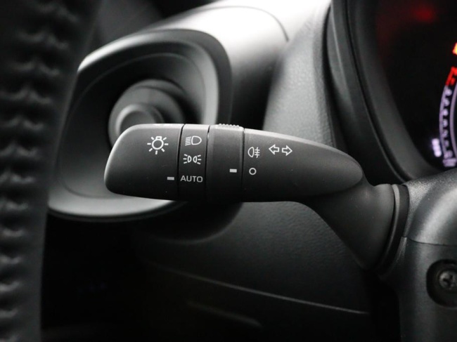 Toyota Aygo X - 1.0 VVT-i MT Play