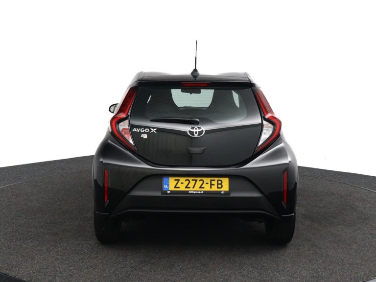Toyota Aygo X - 1.0 VVT-i MT Play 8