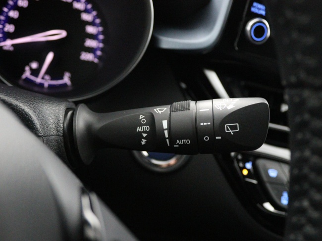 Toyota C-HR - 1.8 Hybrid Business Plus